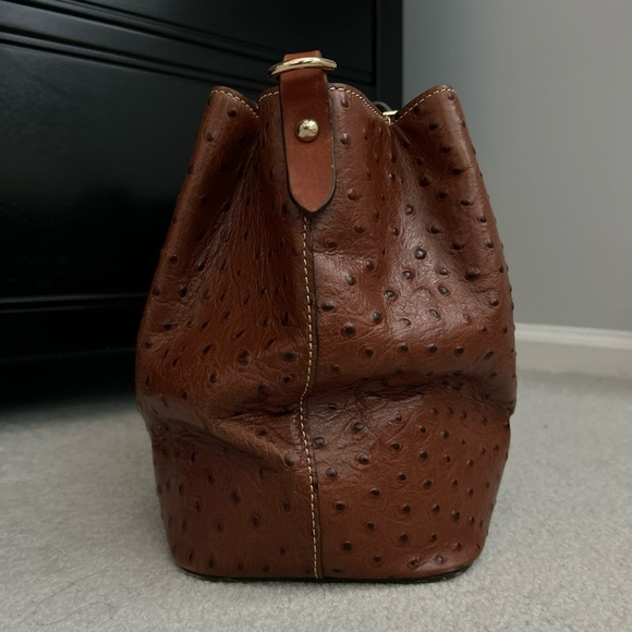 Dooney & Bourke Barlow Hand Bag Ostrich Embossed Cognac Brown Large - Picture 3 of 11